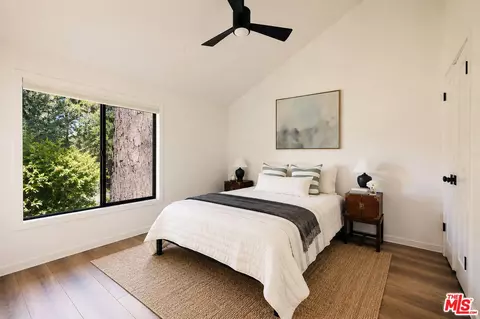 Bedroom - 27721 Peninsula Dr #228, Lake Arrowhead, CA 92352 photo 4 of 7