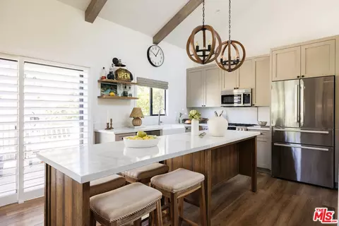 Kitchen - 27721 Peninsula Dr #228, Lake Arrowhead, CA 92352 photo 4 of 7