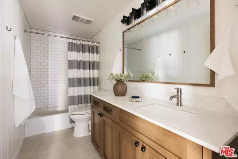Bath - 27721 Peninsula Dr #228, Lake Arrowhead, CA 92352 photo 2 of 4