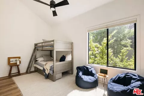 Bedroom - 27721 Peninsula Dr #228, Lake Arrowhead, CA 92352 photo 5 of 7