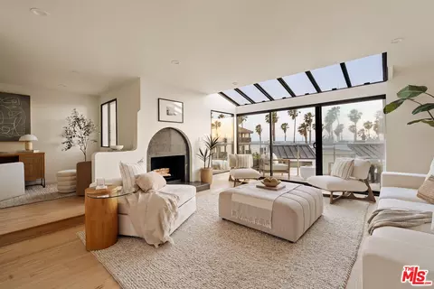 25 Sea Colony Dr, Santa Monica, CA 90405