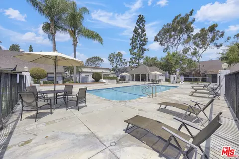 Exterior - 9066 Candlestick Ln #5, Cypress, CA 90630 photo 4 of 6