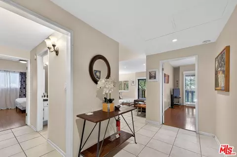 832 Palm Ave #102, West Hollywood, CA 90069