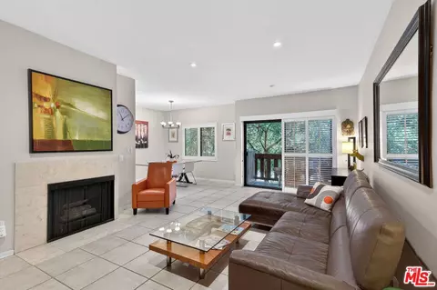 832 Palm Ave #102, West Hollywood, CA 90069