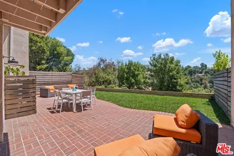 2632 Claray Dr, Los Angeles, CA 90077