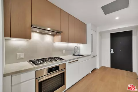 877 Francisco St #623, Los Angeles, CA 90017