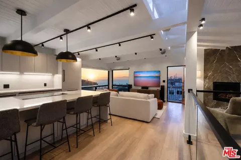 221 36th St, Manhattan Beach, CA 90266