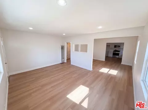 Living - 818 W 130th St, Compton, CA 90222 photo 4 of 5