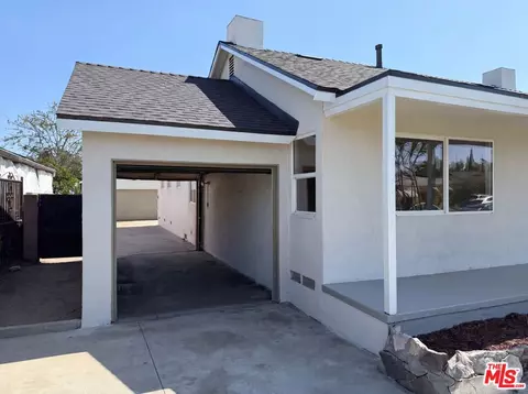 Exterior - 818 W 130th St, Compton, CA 90222 photo 5 of 8