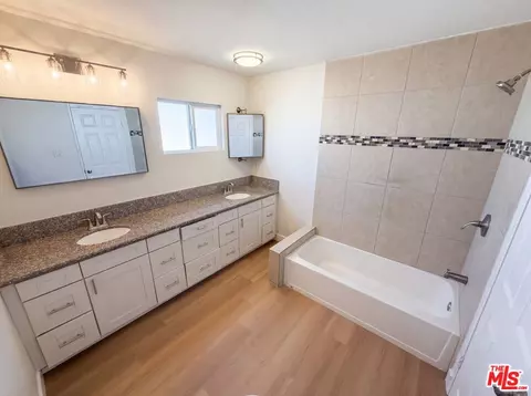 Bath - 818 W 130th St, Compton, CA 90222 photo 2 of 5