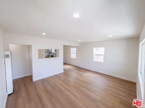 Living - 818 W 130th St, Compton, CA 90222 photo 2 of 5