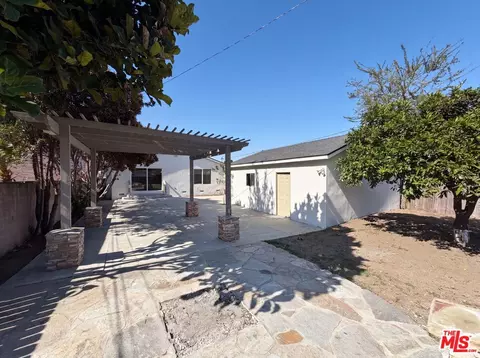 Exterior - 818 W 130th St, Compton, CA 90222 photo 2 of 8