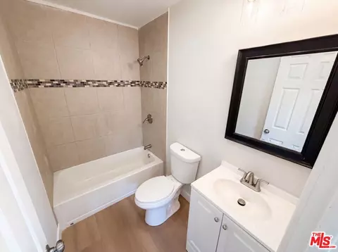 Bath - 818 W 130th St, Compton, CA 90222 photo 3 of 5