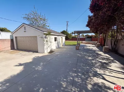Exterior - 818 W 130th St, Compton, CA 90222 photo 7 of 8
