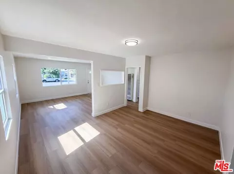 Living - 818 W 130th St, Compton, CA 90222 photo 3 of 5