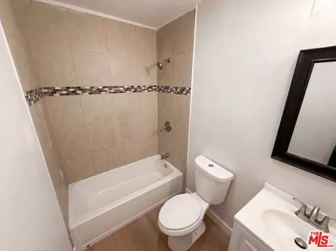 Bath - 818 W 130th St, Compton, CA 90222 photo 4 of 5