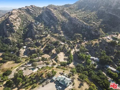585 Box Canyon Vly, Canoga Park, CA 91304