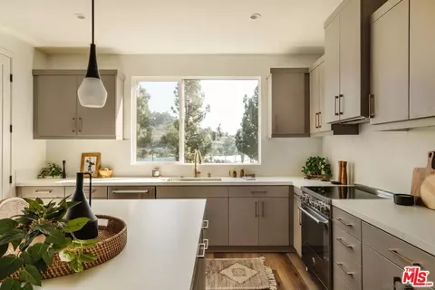 3851 N Riley Ln, Los Angeles, CA 90065