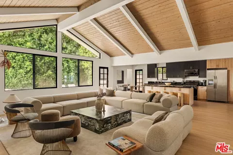 14011 Magnolia Blvd, Sherman Oaks, CA 91423