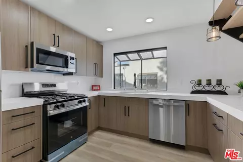 8221 Langdon Ave #208, Van Nuys, CA 91406