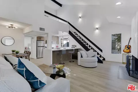 8221 Langdon Ave #208, Van Nuys, CA 91406
