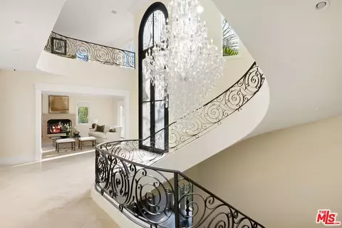 1350 Benedict Canyon Dr, Beverly Hills, CA 90210
