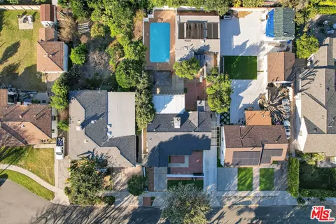 18813 Cantlay St, Reseda, CA 91335