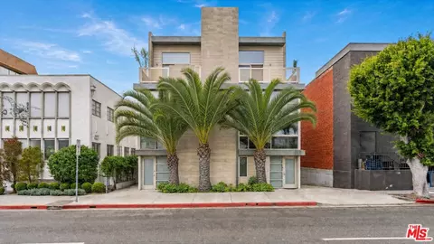 631 N Larchmont Blvd #2, Los Angeles, CA 90004