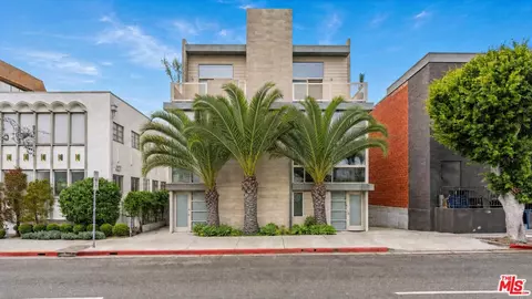 631 N Larchmont Blvd #2, Los Angeles, CA 90004