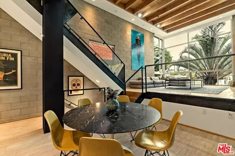 631 N Larchmont Blvd #2, Los Angeles, CA 90004