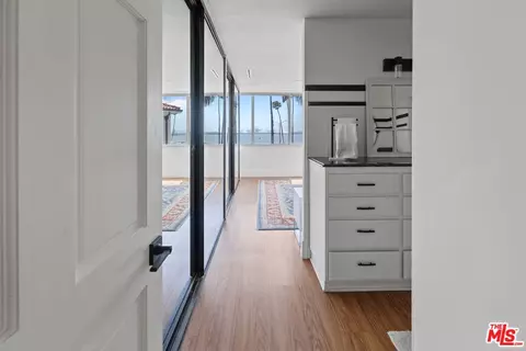 Entry Way - 2999 E Ocean Blvd #210, Long Beach, CA 90803 photo 2 of 3