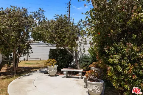 Exterior - 2999 E Ocean Blvd #210, Long Beach, CA 90803 photo 2 of 6