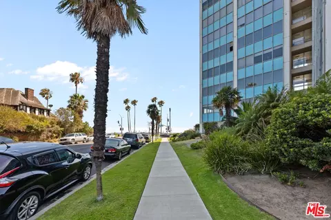 Exterior - 2999 E Ocean Blvd #210, Long Beach, CA 90803 photo 4 of 6