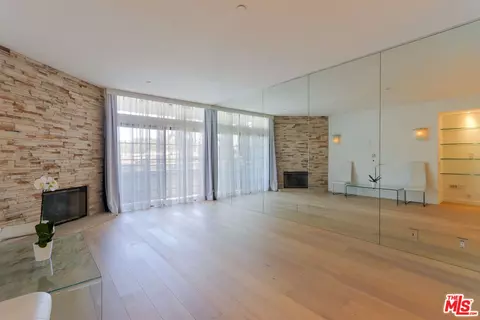 200 N Swall Dr #462, Beverly Hills, CA 90211