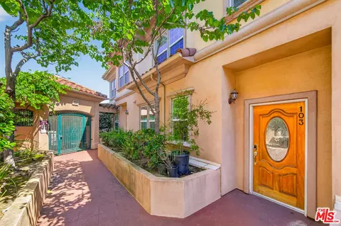 3974 Pennsylvania Ave #103, La Crescenta, CA 91214