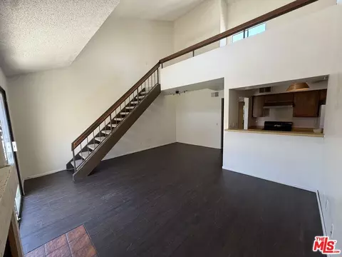 8221 Langdon Ave #204, Van Nuys, CA 91406