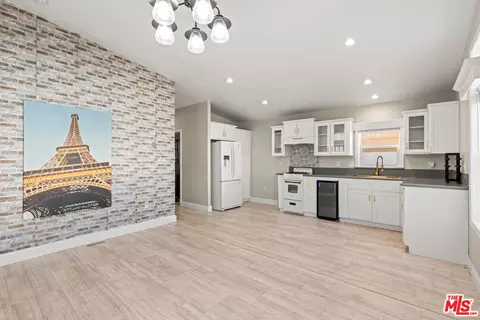 8250 Lankershim Blvd #112, North Hollywood, CA 91605