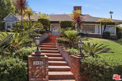 3690 Crownridge Dr, Sherman Oaks, CA 91403
