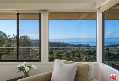 View/Area - 7401 Shepard Mesa Rd, Carpinteria, CA 93013 photo 2 of 7