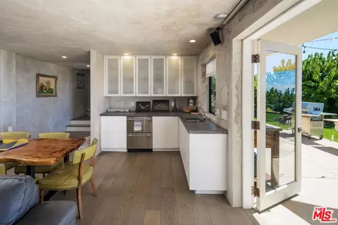 Kitchen - 7401 Shepard Mesa Rd, Carpinteria, CA 93013 photo 2 of 2