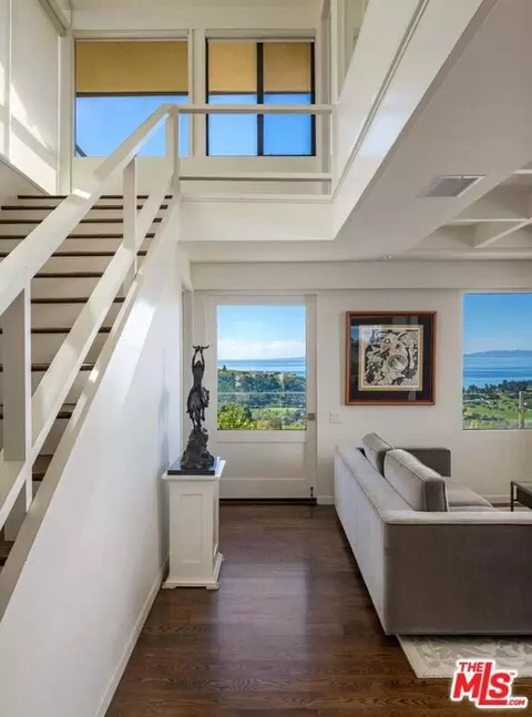 Entry Way - 7401 Shepard Mesa Rd, Carpinteria, CA 93013 photo 1 of 1