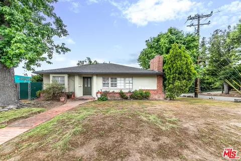 2208 New York Dr, Altadena, CA 91001