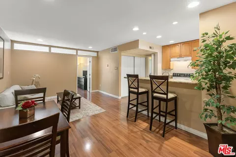 5257 Radford Ave #103, Valley Village, CA 91607