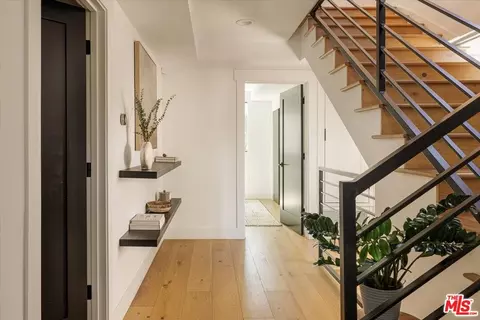 11310 Victory Blvd, North Hollywood, CA 91606