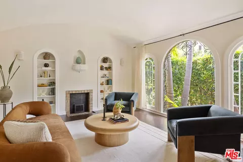830 Robinson St, Los Angeles, CA 90026