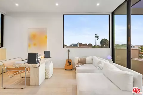 1704 Granville Ave, Los Angeles, CA 90025
