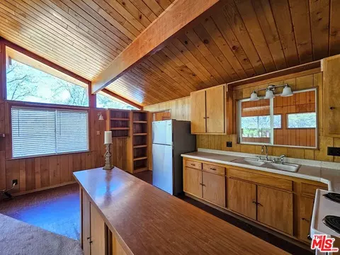 845 Moreno Ln, Sugarloaf, CA 92386 photo 3