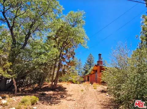 Exterior - 845 Moreno Ln, Sugarloaf, CA 92386 photo 5 of 9