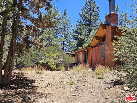 Exterior - 845 Moreno Ln, Sugarloaf, CA 92386 photo 6 of 9