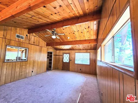 Living - 845 Moreno Ln, Sugarloaf, CA 92386 photo 4 of 6